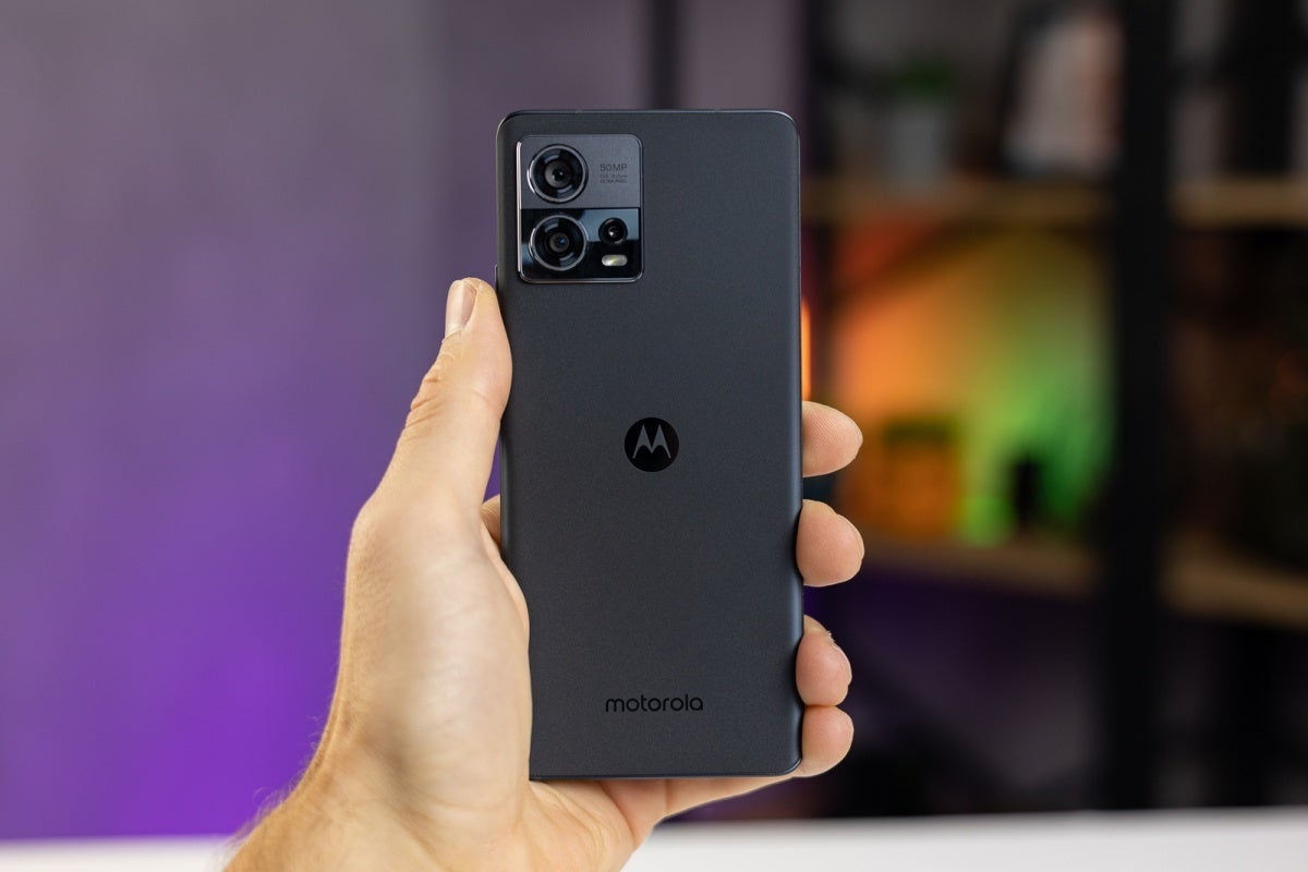 This is last year's Edge 30 Fusion with a "vegan leather" back. - Check out the full leaked specs of the upcoming Motorola Edge 40 and Edge 40 Pro
