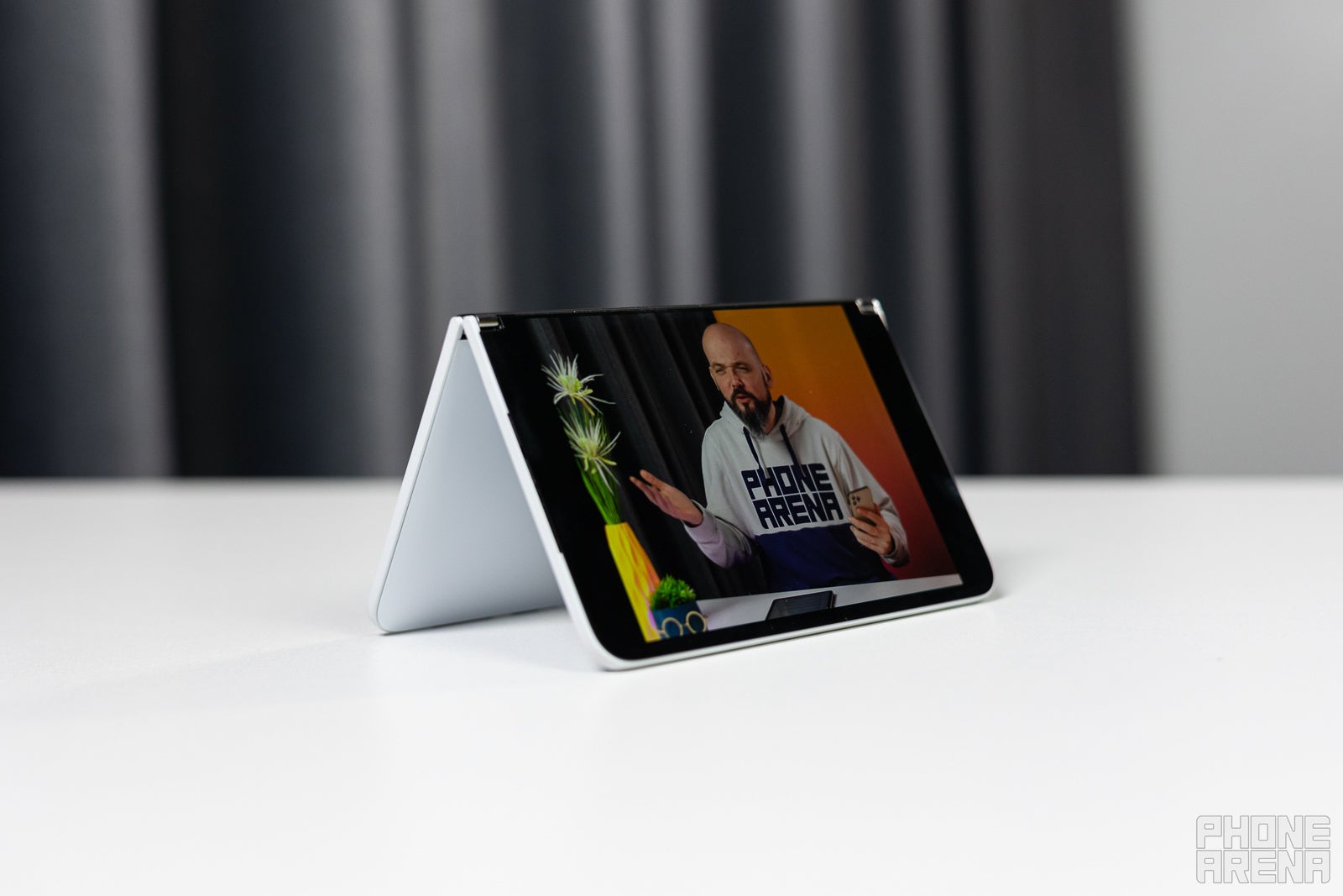 I went from Apple&#039;s smallest phone to Android&#039;s biggest phone: Microsoft really turned things around!