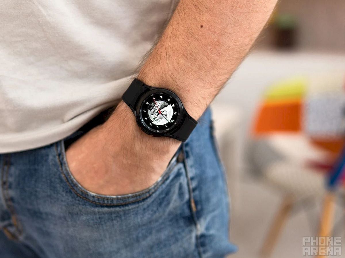 Galaxy Watch 4 Classic in Black