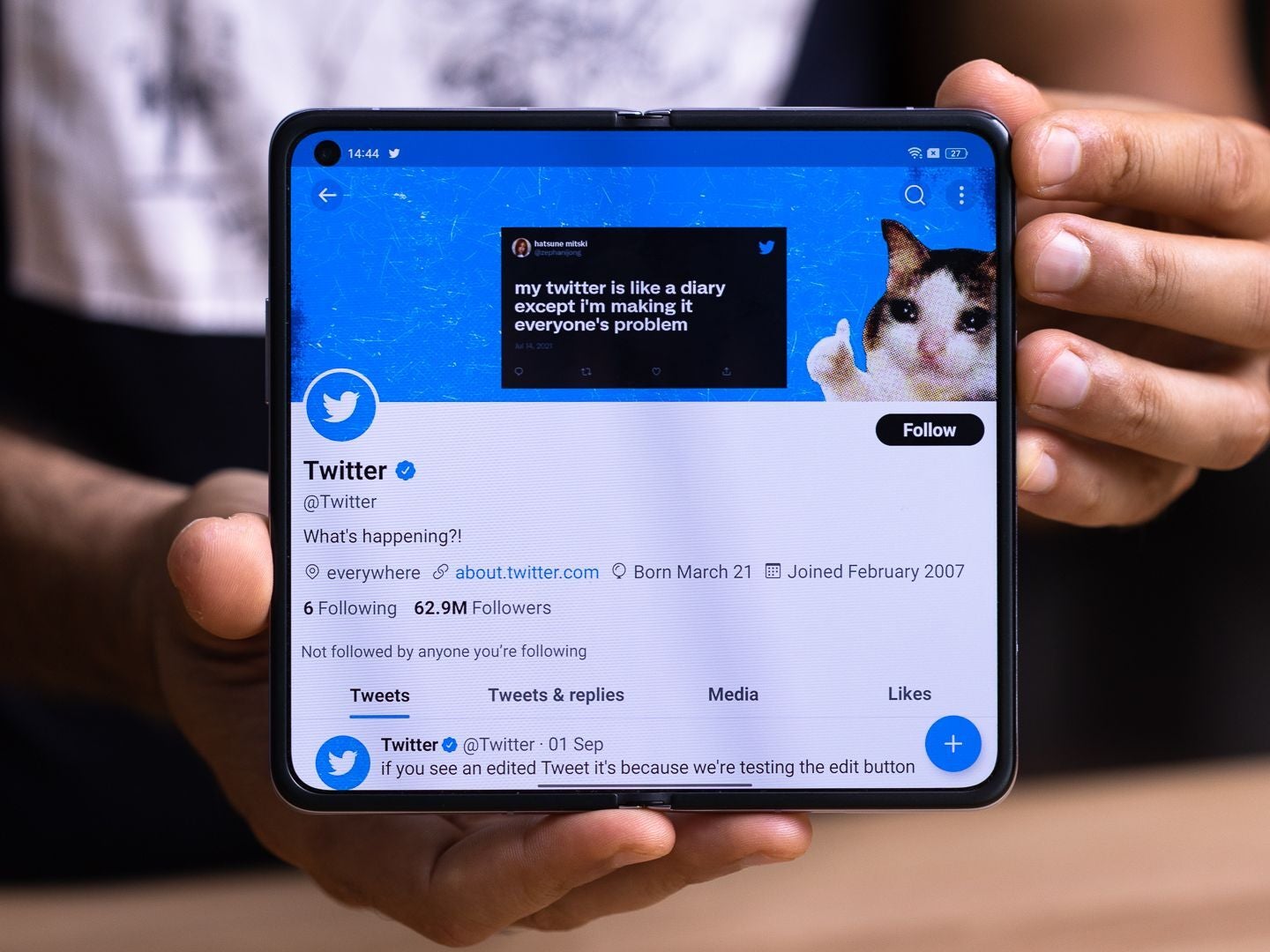 Oui, les téléphones Galaxy Fold sont également optimisés pour Twitter !  |  Crédit d'image - PhoneArena - Twitter et eToro unissent leurs forces pour améliorer le trading d'actions et de crypto