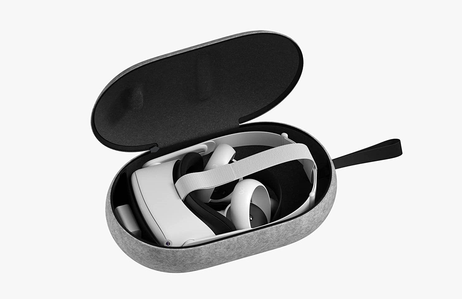 A carrying case for your Quest 2 is a must if you travel often - How to clean the Oculus Quest 2 lenses: tips and tricks for a clear VR experience