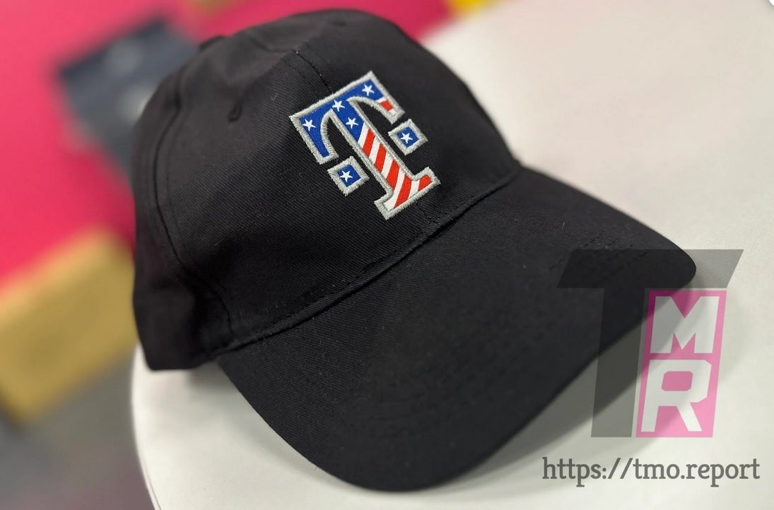 Photo du chapeau que T-Mobile offrira aux abonnés le 9 mai - Une note interne de T-Mobile divulgue une récompense spéciale pour les abonnés qui arriverait le 9 mai