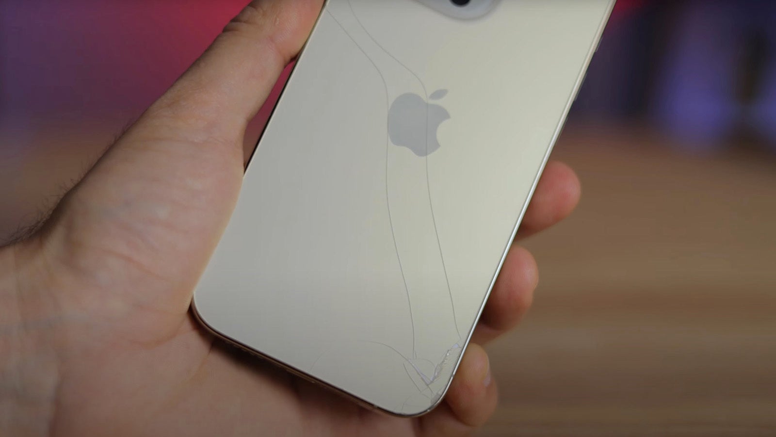 Incluso si Apple se queda con la parte posterior de vidrio, no debería costar $ 500 repararlo cuando se rompe: lo peor del iPhone 14 Pro después de 7 meses