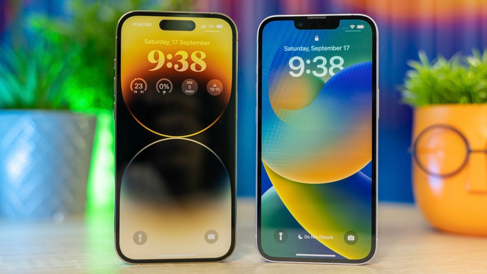 Do we really need an iPhone 14 or a vanilla Galaxy S23? The problem with non-Pro, non-Ultra flagship