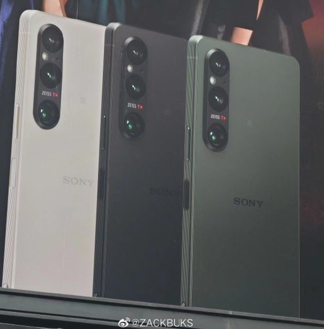 Le Sony Xperia 1 V vu sur un panneau d'affichage Sony - Vous voulez voir Sony dévoiler le Xperia 1 V cette semaine ?  Voici quand et où vous pouvez attraper le flux