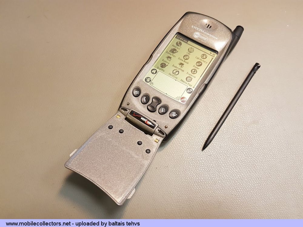 Le Kyocera QCP-6035 a été l'un des premiers smartphones aux États-Unis - Kyocera, l'une des premières marques de smartphones vendues aux États-Unis, quitte le secteur de la téléphonie grand public
