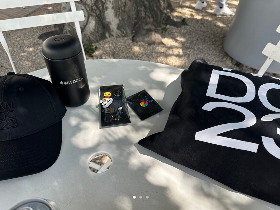 Some of the swag that Apple is handing out to developers attending WWDC - Developers attending WWDC to receive Apple swag bag