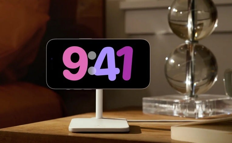StandBy turns a charging iPhone into a smart display - Grass is greener on the other side; are Pixel users considering a switch to the iPhone?