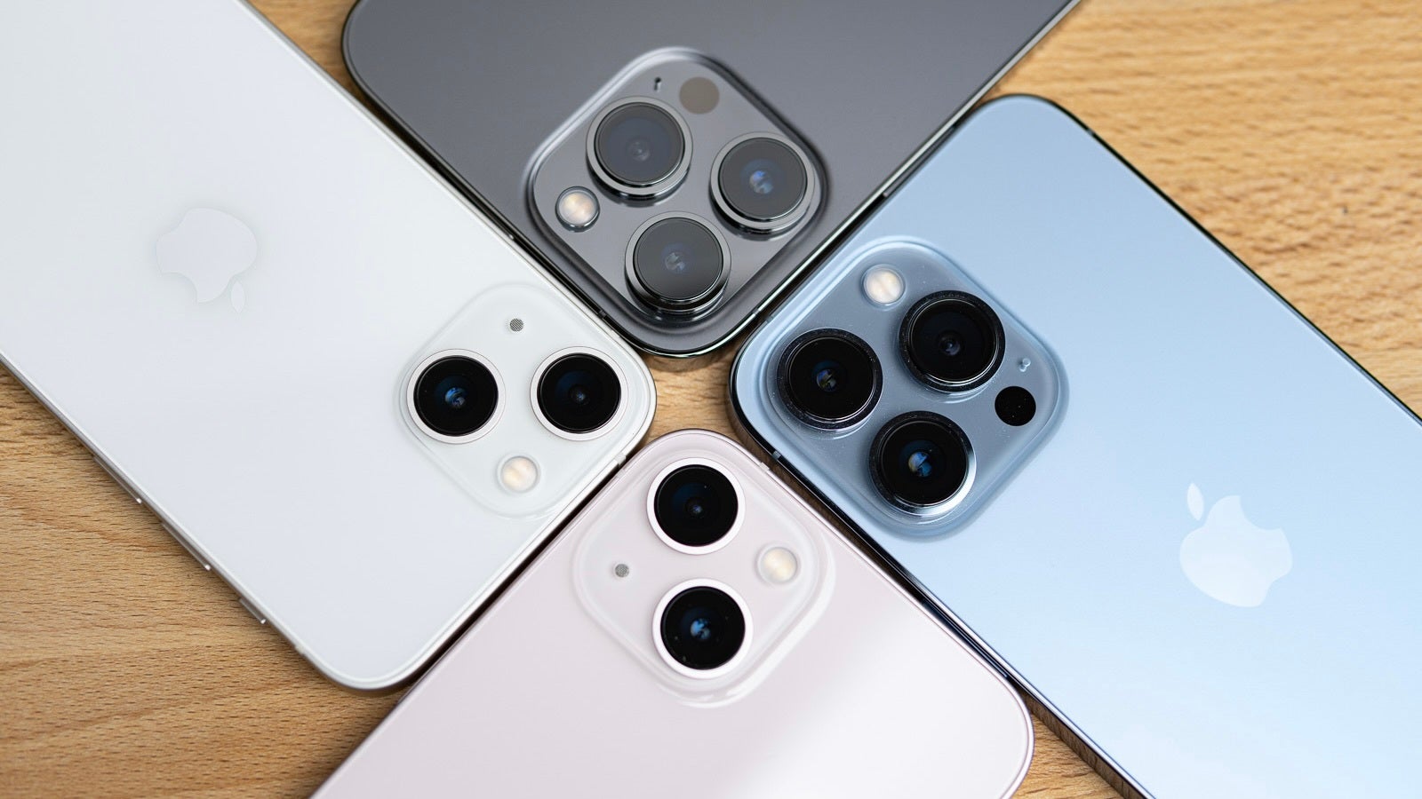 ‘Peak’ Smartphone Design: What We Can(not) Expect from the iPhone 15 and the Galaxy S24