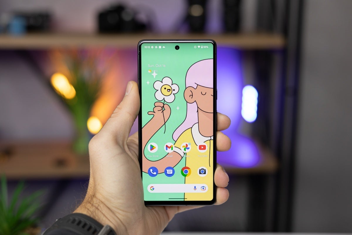 The Pixel 7 (pictured here) and its 7 Pro sibling are by no means the only devices affected by this fresh batch of bugs. - Google&#039;s June update leaves many Pixel users complaining of battery drain and &#039;lots&#039; of other bugs
