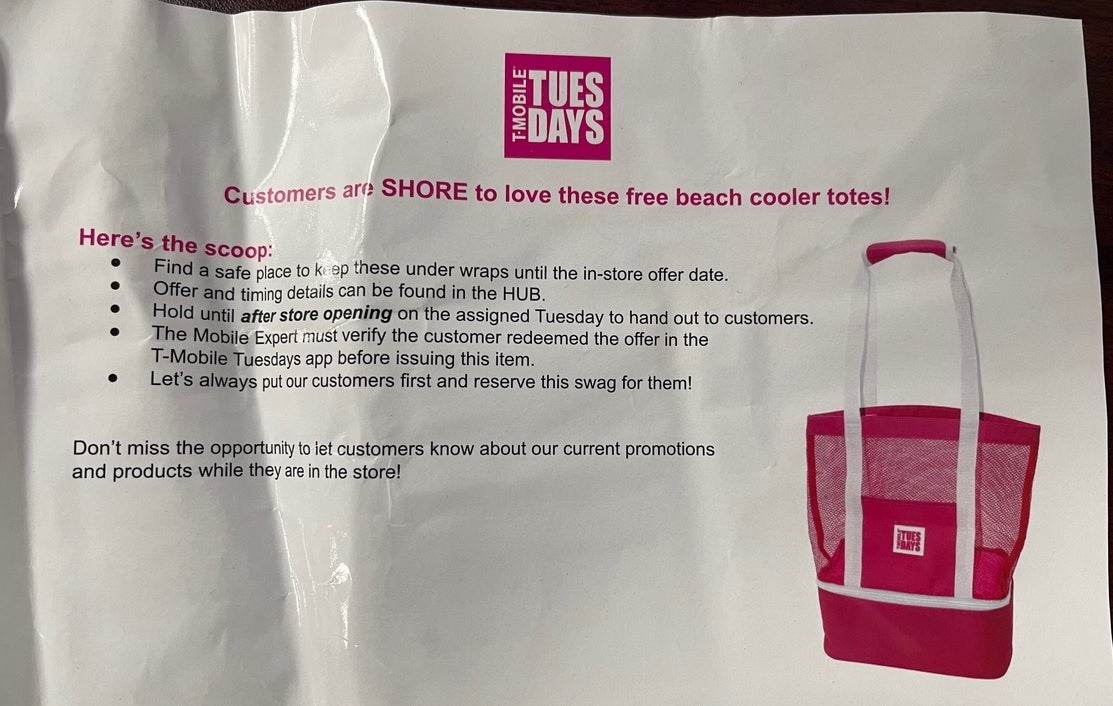 Une note de service interne de T-Mobile divulguée révèle qu'un fourre-tout pour la plage arrive dans le programme de récompenses des mardis de T-Mobile - Une note de service interne de T-Mobile révèle que les clients recevront le cadeau d'été parfait