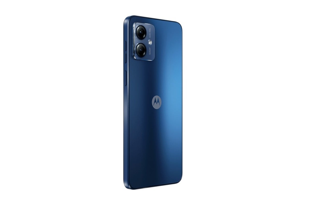 Motorola's newest low-cost phone comes with a 'super premium' design and a pretty great camera