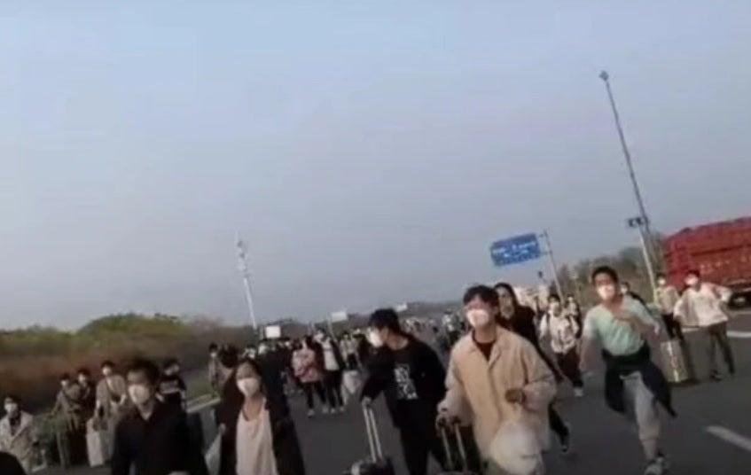 Foxconn assembly line workers flee the factory last year after a COVID lockdown was announced - This is the date when the iPhone 15 line will go on sale says a well-connected journalist