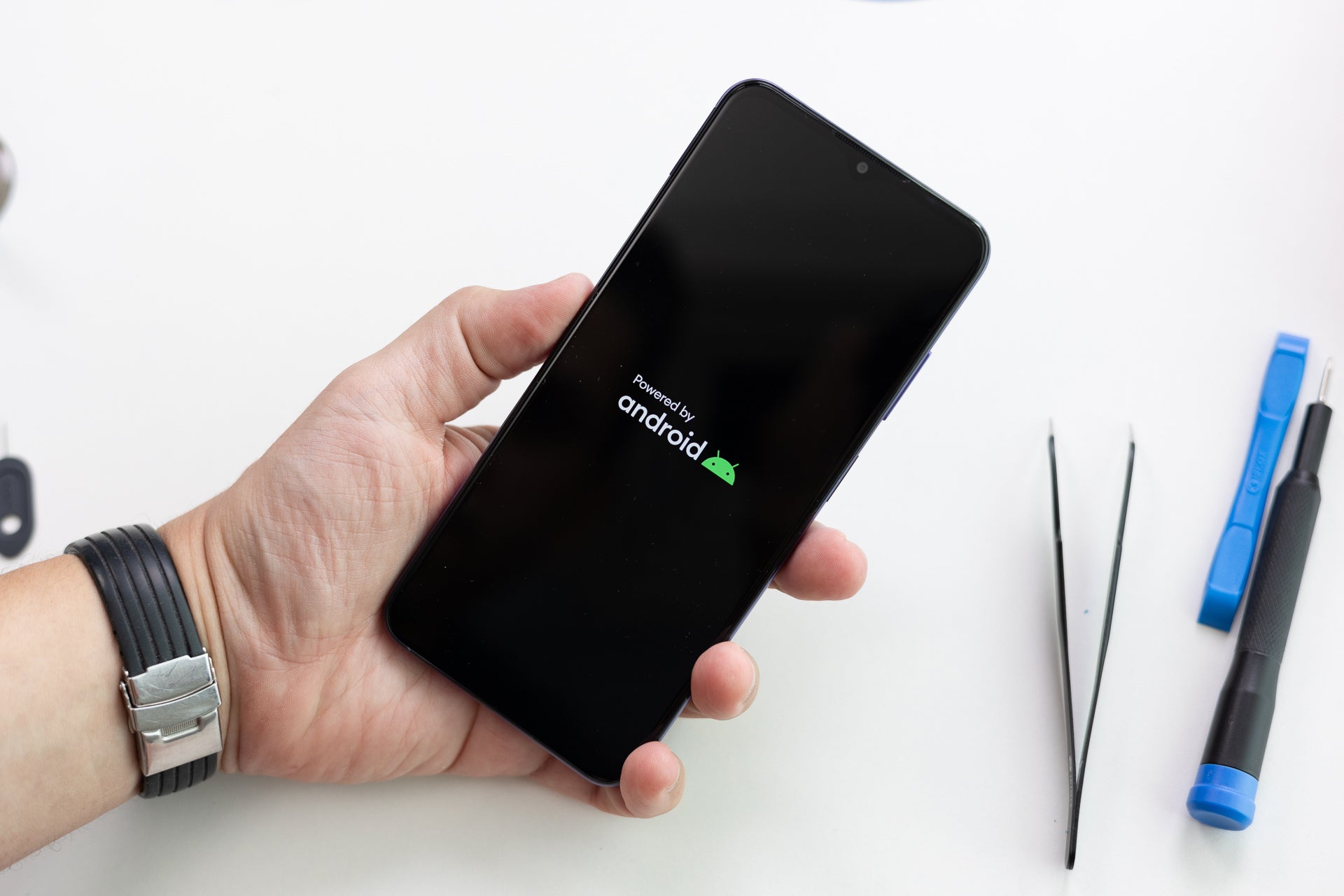 The mission was a success, nothing broke or got damaged - Can you fix your own phone in 2023? Changing the battery of the Nokia G42