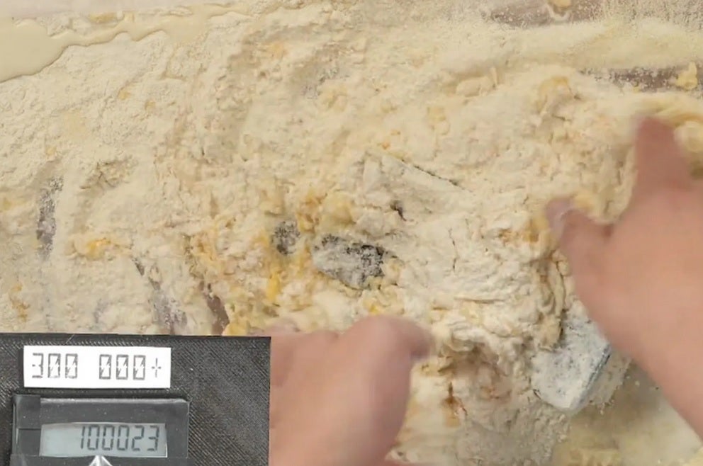 Covering the Galaxy Z Flip 5 with flour and egg might have been the straw that broke the camel&#039;s back - Livestreamed test answers the question &quot;How many times can the Galaxy Z Flip 5 be folded?&quot;