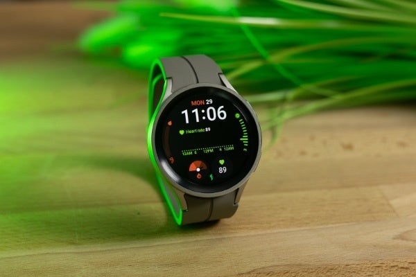 Wear OS 4 now rolling out to the Galaxy Watch 5 series while Pixel Watch users continue to wait