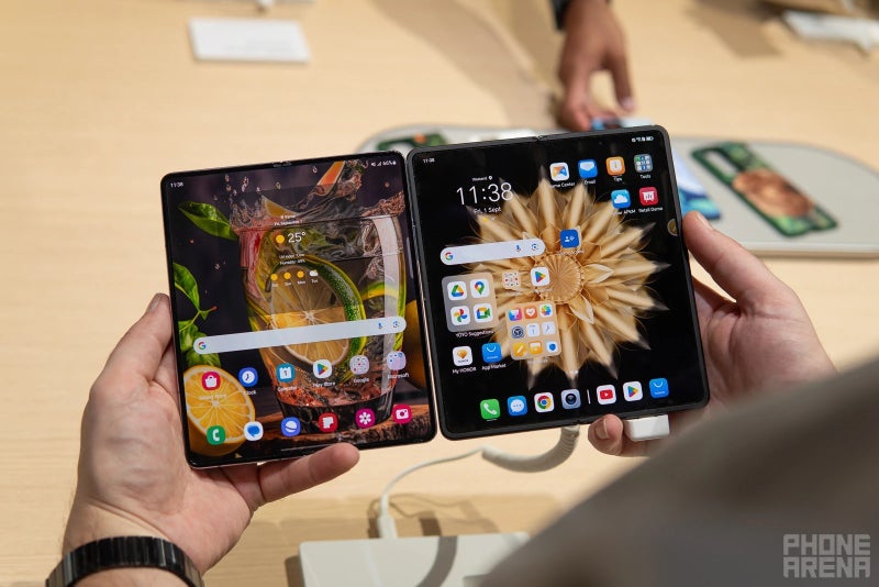 Galaxy Z Fold 5 vs Honor Magic V2 (Image credit - PhoneArena)