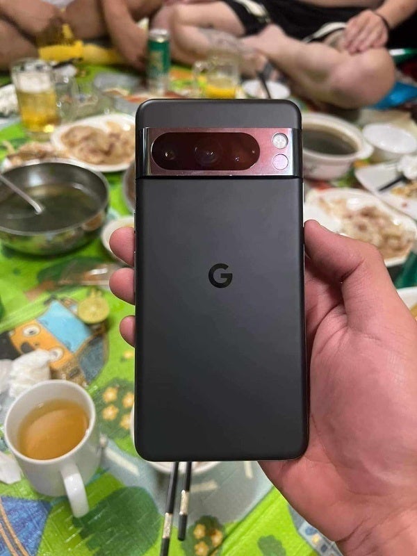 New Pixel 8 Pro leak suggests that Obsidian color will have a matte finish