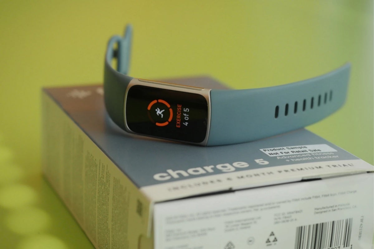 Le Fitbit Charge 6 (photo ci-dessus) ressemble clairement au Charge 5 (photo ici).  - Tout sur le tracker Fitbit Charge 6 de Google est désormais sorti du sac