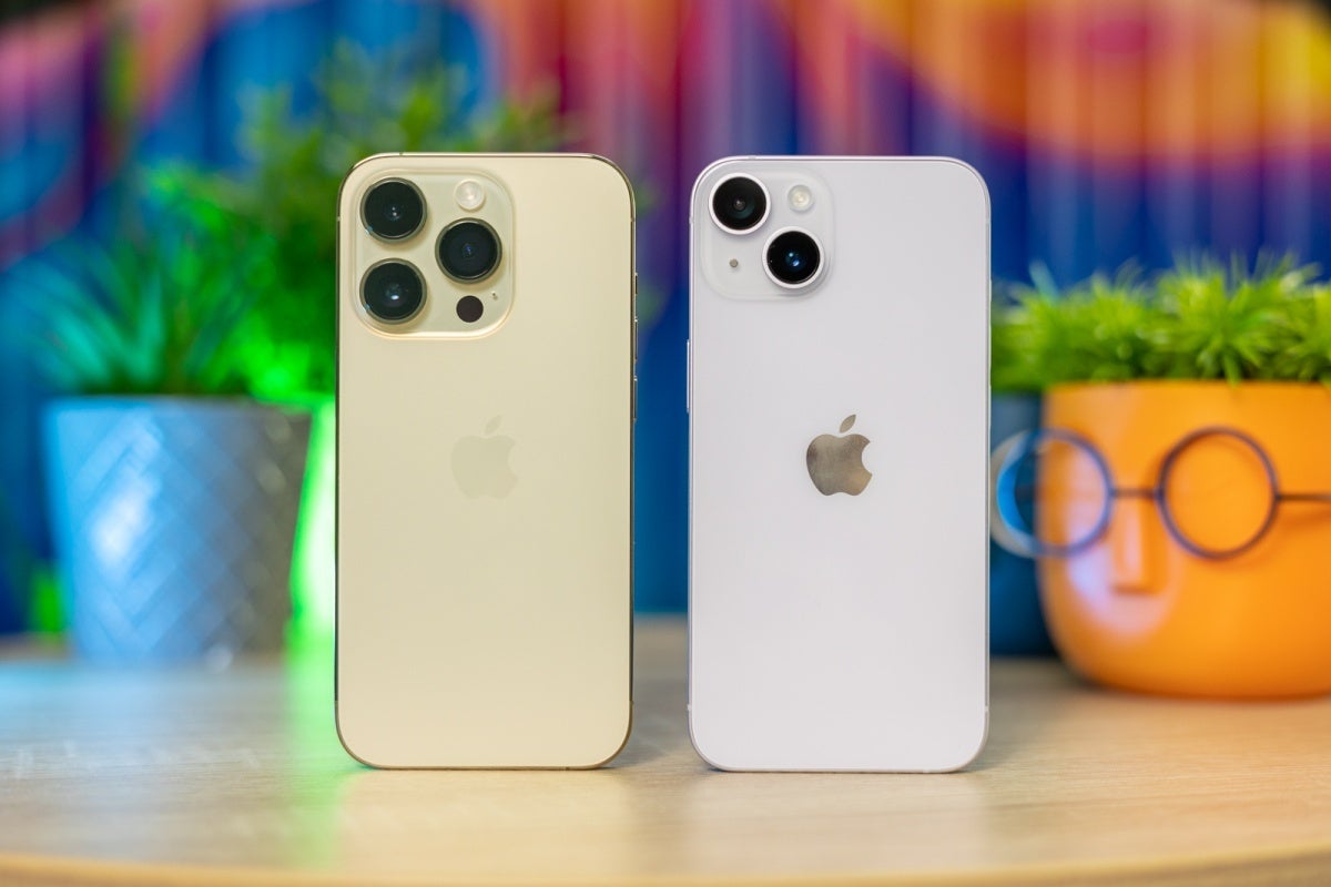 The iPhone 14 Pro (left) and the iPhone 14 (right) are both WAY more successful than the Galaxy S23 series. - The world's latest top 10 best-selling smartphone list includes four iPhones and six Samsungs
