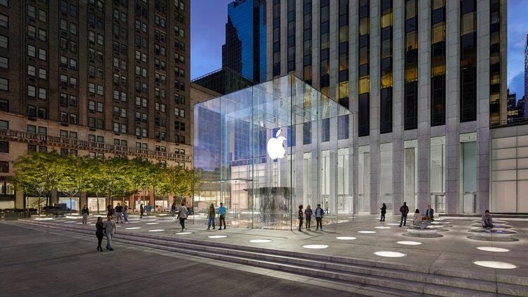 Apple plans on updating iPhone units in Apple Stores without opening the boxes - Apple to update iPhone units inside Apple Stores without opening the boxes