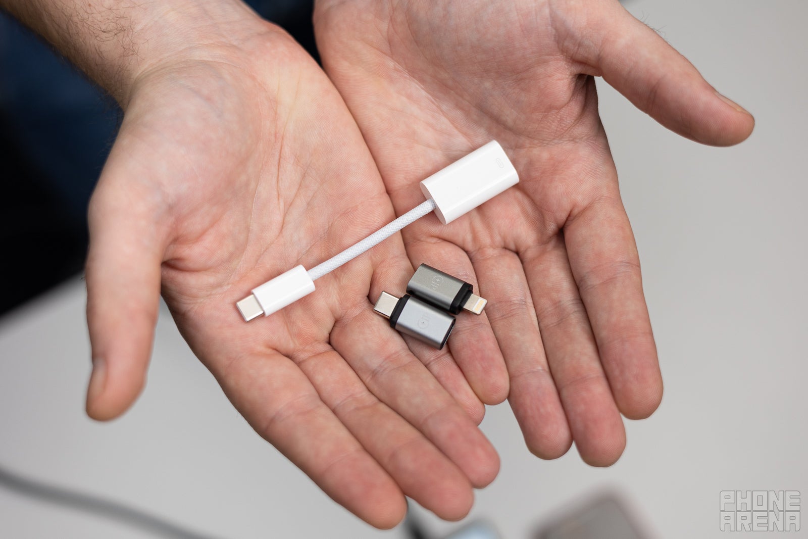 iPhone 15 with USB C: can you use adapters to connect Lightning accessories?
