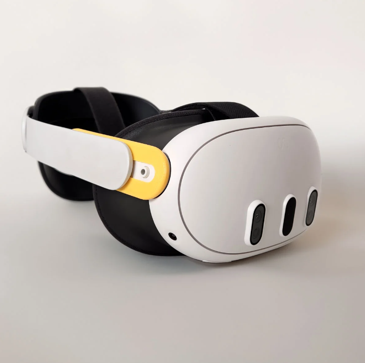 &quot;Quest 2 head strap onto the Quest 3 / Image source-- Posted by ethanross1a on Reddit&quot;&#039; - Quest 3 modders get creative for better comfort and field of view