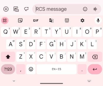 Google Messages begins to roll out a redesigned split-level text field with shortcuts