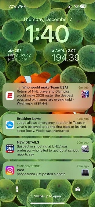 Push notifications on iOS 17.1.2 - U.S. Senator says government agencies are spying on iOS and Android users