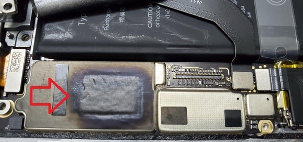Arrow points to the burnt heatsink in a Pixel 6 Pro that died from overheating after a 10-minute phone call - Autopsy of Pixel 6 Pro shows impact of overheating Tensor chip after a 10-minute phone call