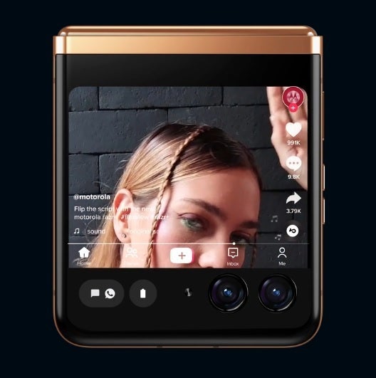 O Motorola Razr+ possui uma tela externa de 3,6 polegadas conhecida como Quick View - Alguns usuários do Motorola Razr+ não estão recebendo atualizações de software