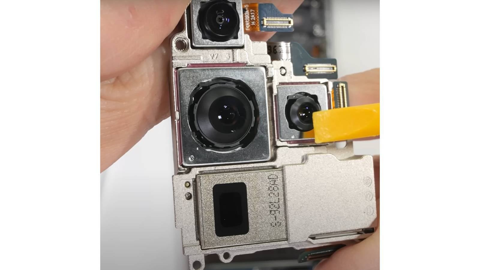 O conjunto de câmeras do Galaxy S23 Ultra tem uma câmera periscópica 10x – o vazamento de fábrica do Galaxy S24 Ultra parece confirmar a pior suspeita sobre o telefone