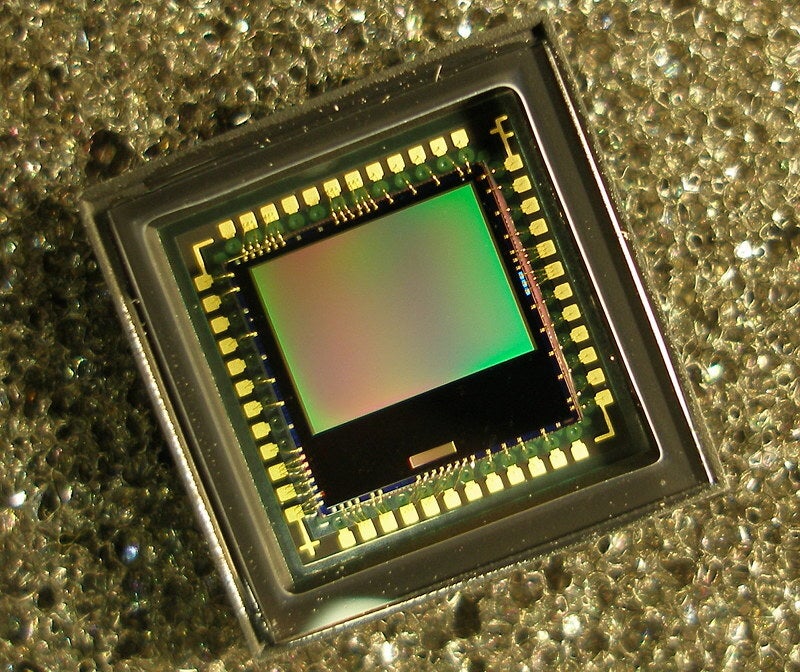 Active-pixel sensor, image courtesy of Wikipedia - Smartphone camera sensors explained