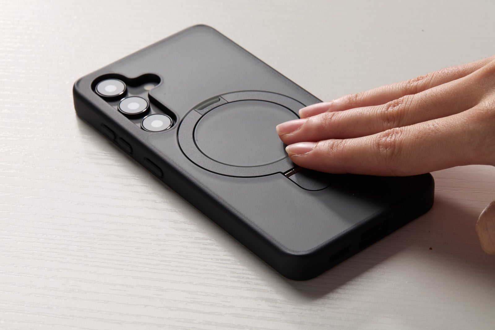 Enjoy your Galaxy S24 fully with Torras Ostand cases!