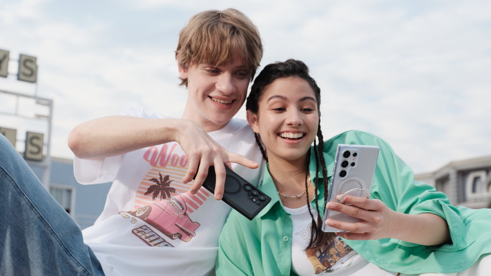 Enjoy your Galaxy S24 fully with Torras Ostand cases!