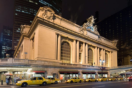 Apple is said to be looking at opening a 15,000 square foot store in this building - Apple looking at opening retail store in Grand Central Station