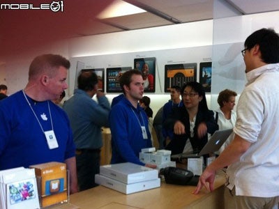 HTC co-founder shopping big at an Apple Store
