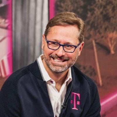 CEO da T-Mobile, Mike Sievert - O CEO da T-Mobile, Sievert, encerra rumores de uma aquisição de celular nos EUA sem fechar a porta