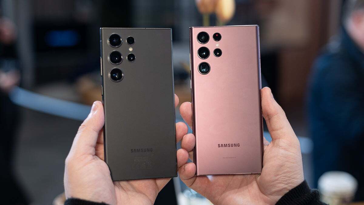 The Galaxy S22 Ultra next to the Galaxy S24 Ultra, can you spot the difference? - Why you shouldn&#039;t buy the Galaxy S25 Ultra or the iPhone 16 Pro Max