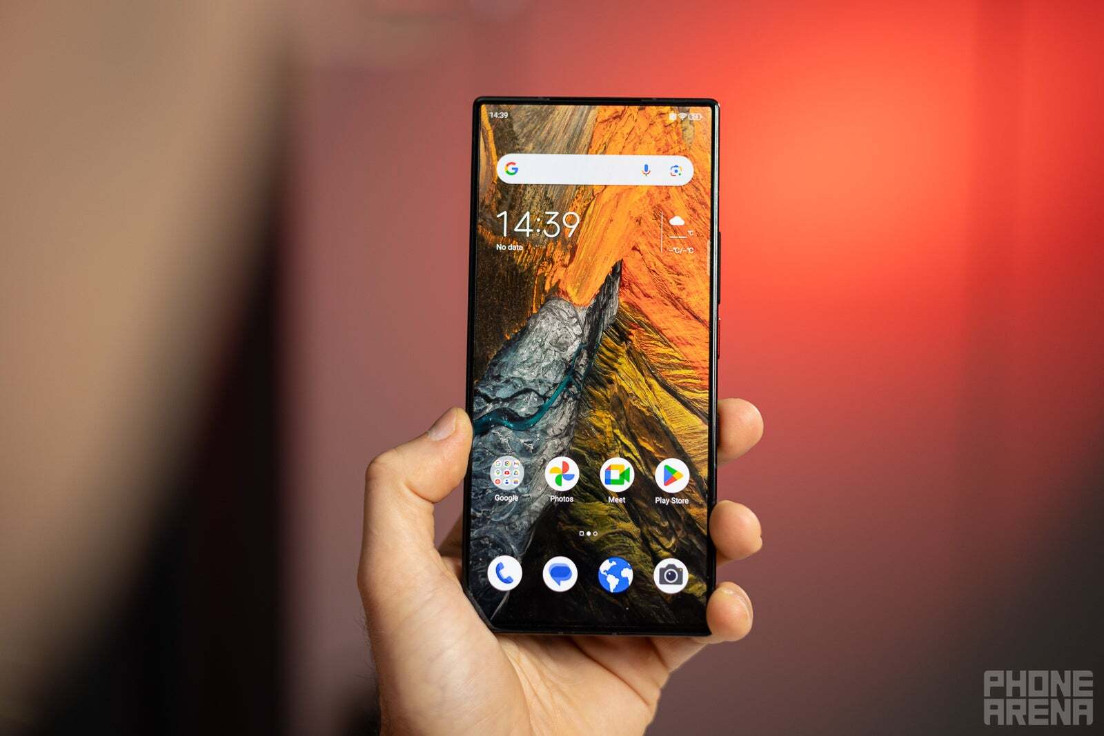 Look, Neo! There&#039;s no spoon... I mean selfie camera... - Why you shouldn&#039;t buy the Galaxy S25 Ultra or the iPhone 16 Pro Max