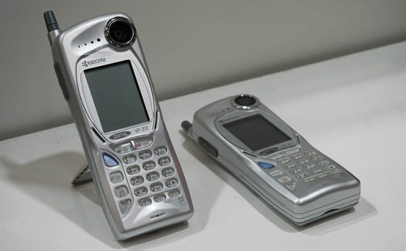 25 years ago, the Kyocera&amp;nbsp;VP-210 initiated the selfie revolution - Living with a phone without a selfie camera (sort of)
