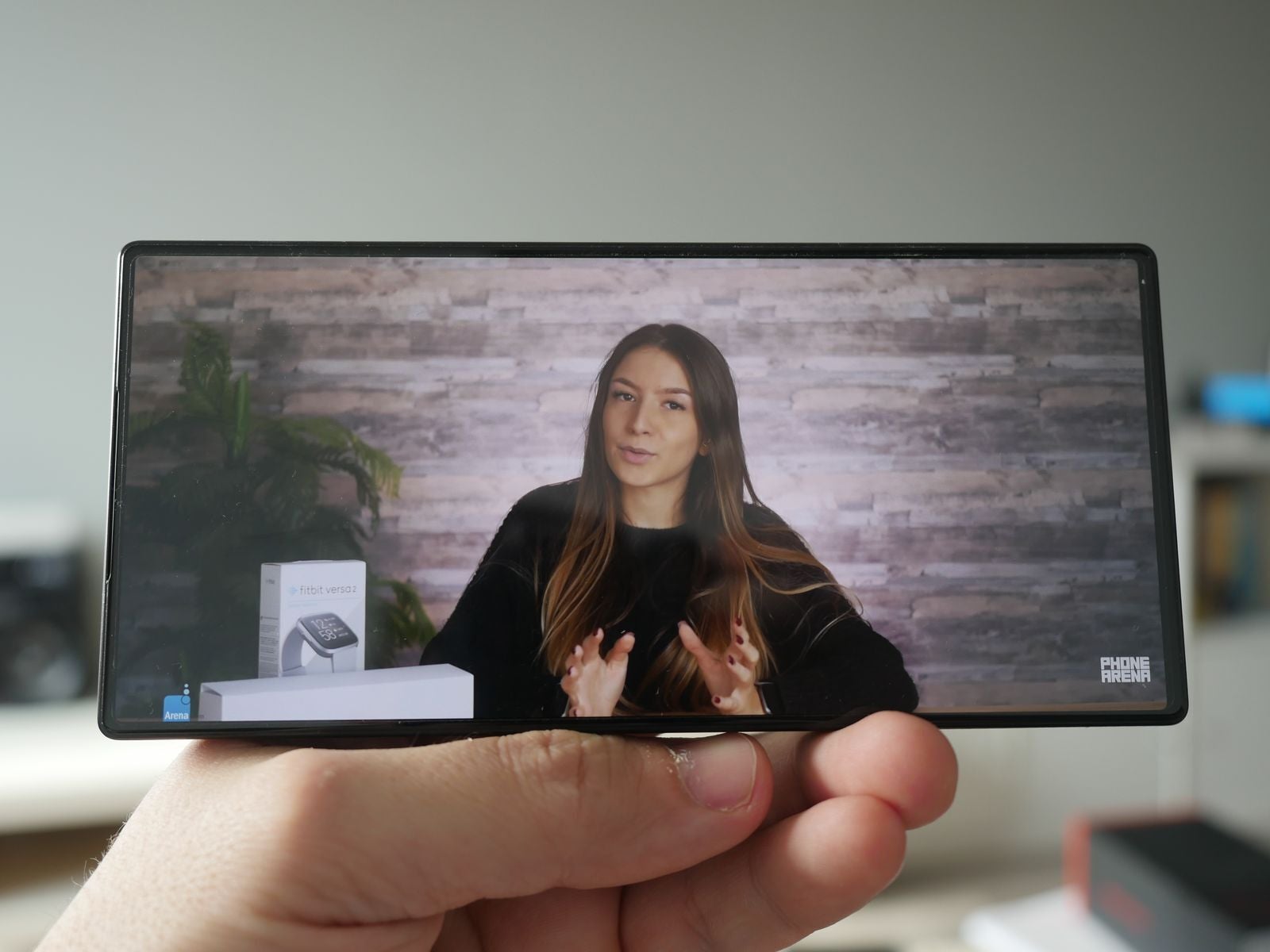 Watching this review on an edge-to-edge display is a pleasure! Do you like what you see? - Living with a phone without a selfie camera (sort of)
