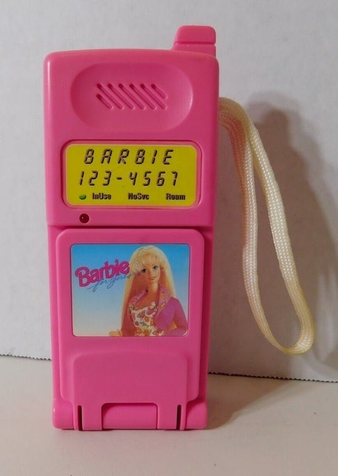 Non, ce n'est pas un rendu du téléphone à clapet Barbie de HMD - HMD lancera le téléphone à clapet Barbie cet été