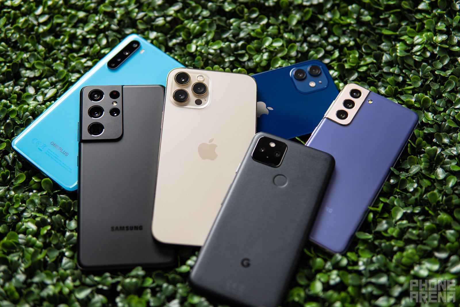 iPhone vs Galaxy duel gets sparked by Rihanna&#039;s concert, but are phone cameras that different anyway?