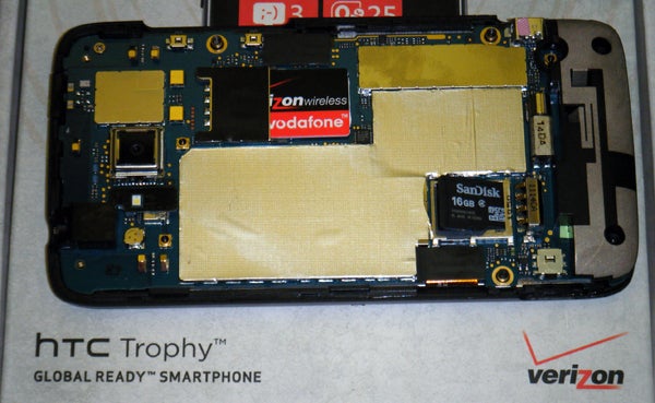 Teardown reveals the HTC Trophy&#039;s microSD card slot