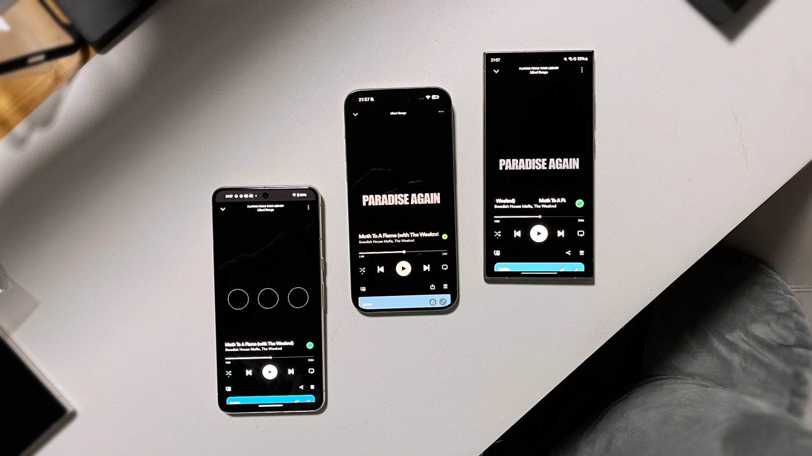 « Moth To a Flame » de Swedish House Mafia et The Weeknd sonne le mieux sur l'iPhone 15 Pro Max, mais j'ai besoin de beaucoup plus de volume lorsque je suis sous la douche !  - Un téléphone boombox très puissant à 150 $ donne à mon Galaxy S24 Ultra à 1 500 $ une leçon (musicale) précieuse