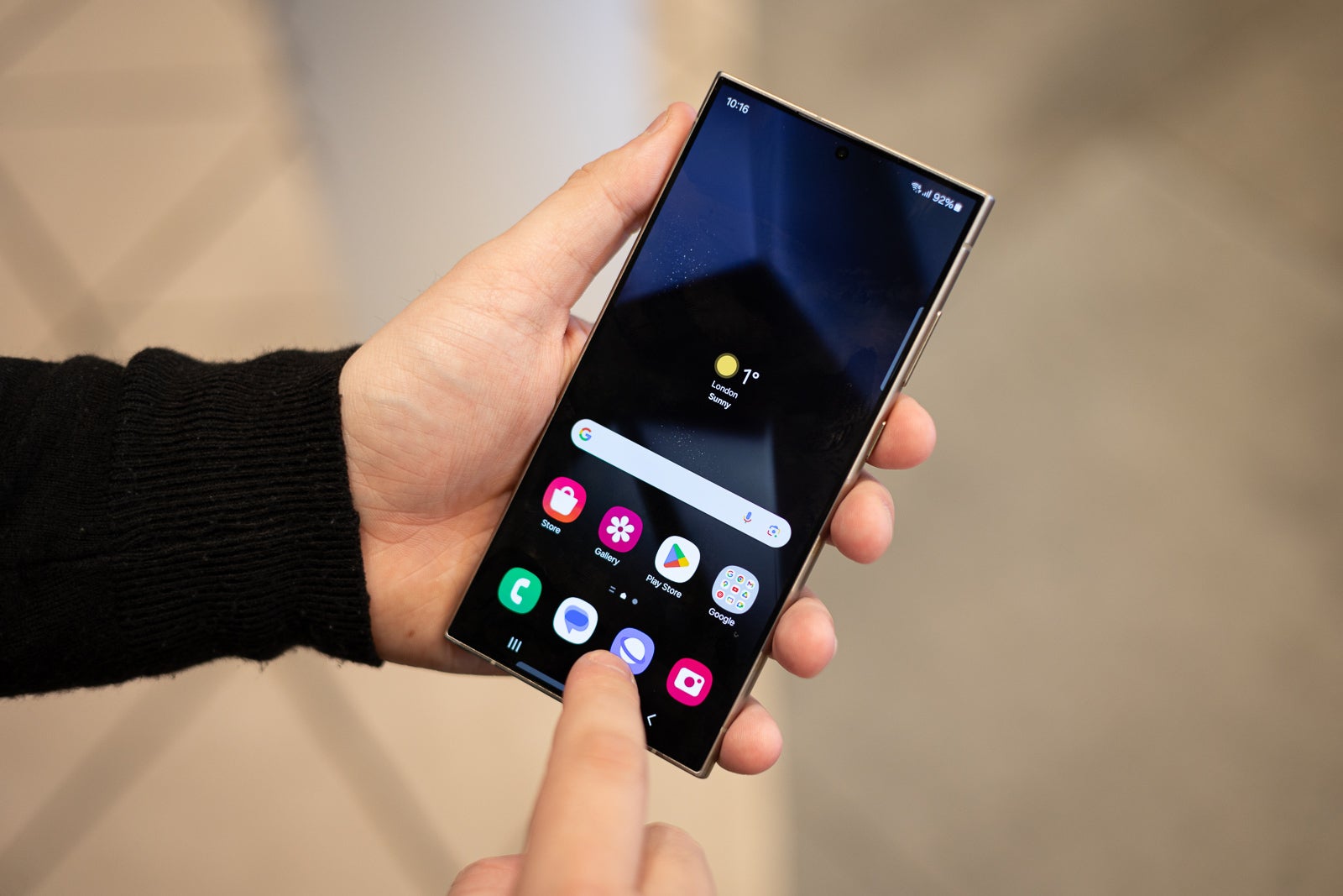 O Galaxy S24 Ultra (fonte da imagem - PhoneArena) - Um chip Snapdragon 8 Gen 4 mais rápido pode realmente acabar com os dias de supremacia do iPhone?