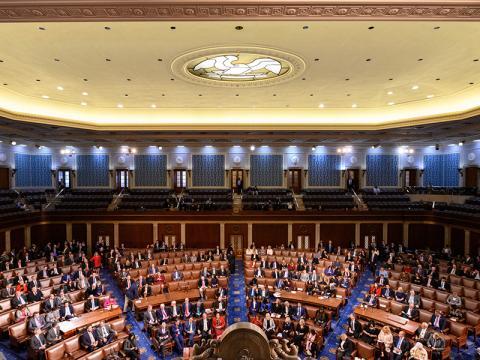 A Câmara aprovou por esmagadora maioria um projeto de lei que pode resultar na proibição do TikTok nos EUA - Por uma margem surpreendentemente grande, a Câmara aprova um projeto de lei que pode proibir o TikTok nos EUA