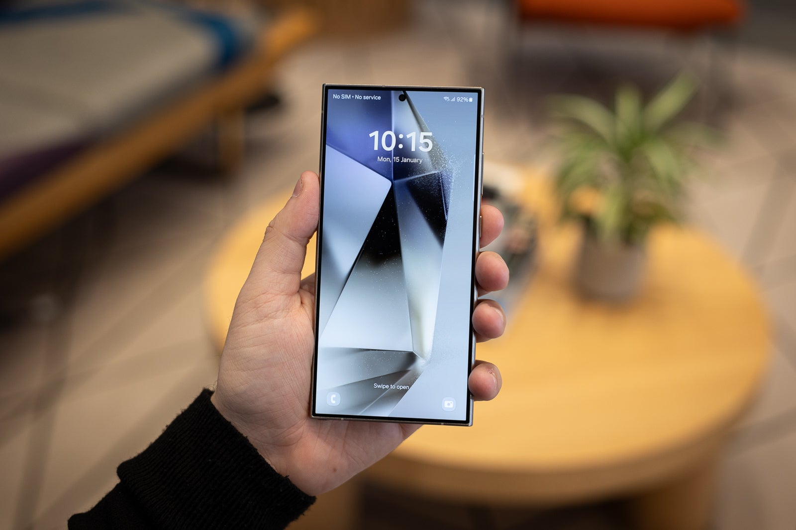 The Galaxy S24 Ultra has a beautiful display with a resolution of 3120x1440 pixels - Can ditching the 4k tall screen for a more mainstream display help the Sony Xperia 1 VI get more buyers?