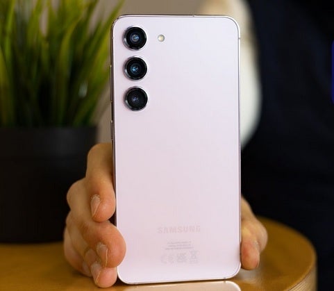 Samsung lanzará una actualización para eliminar el error del escáner de huellas dactilares en la línea Galaxy S23